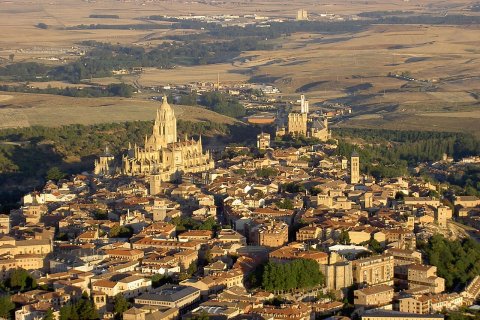 Vista-aerea-general-de-Segovia